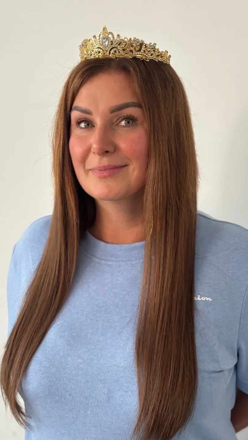 Hair extensions in Bathgate: chestnut brown, from shoulder length to the waist — after